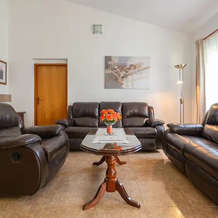 Awesome In Barban With Jacuzzi 別荘 *