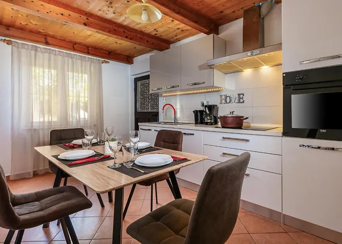 Σπίτι διακοπών Awesome In With Jacuzzi Barban