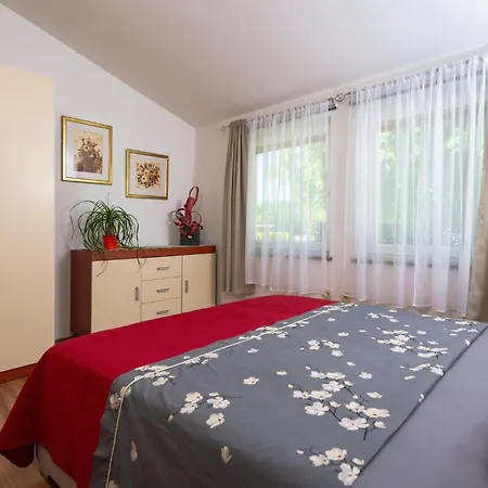 Semesterbostad Awesome In With Jacuzzi