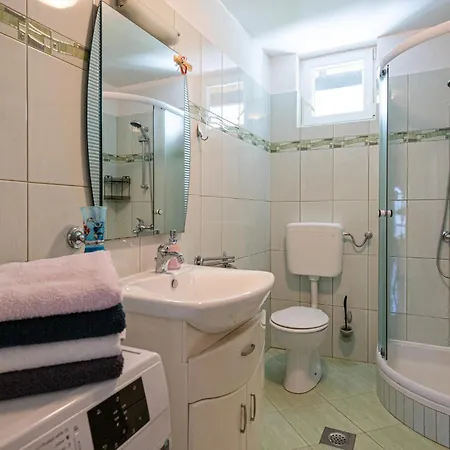 Awesome In Barban With Jacuzzi Holiday home