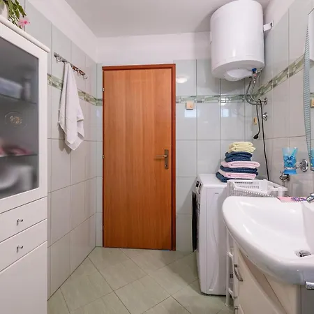 Semesterbostad Awesome In With Jacuzzi *